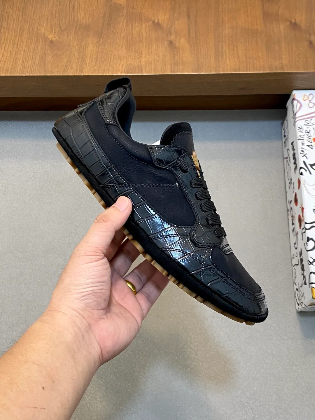 Men's shoes 💰580 2025👉D&G calfskin logo men's casual shoes. As a symbol of exquisite craftsmanship and exquisite details, it is newly embellished with the electroplated DG logo, and high-frequency technology creates a three-dimensional silhouette. Imported cowhide upper + cowhide lining + original rubber outsole 😎😎😎, hand-sewing technology, a must-have item for summer ✈️✈️✈️ Size: 39-44 (38.45 46 customized)